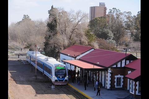 The two-car Materfer DMUs used on the Tren del Valle service have 90% domestic content.